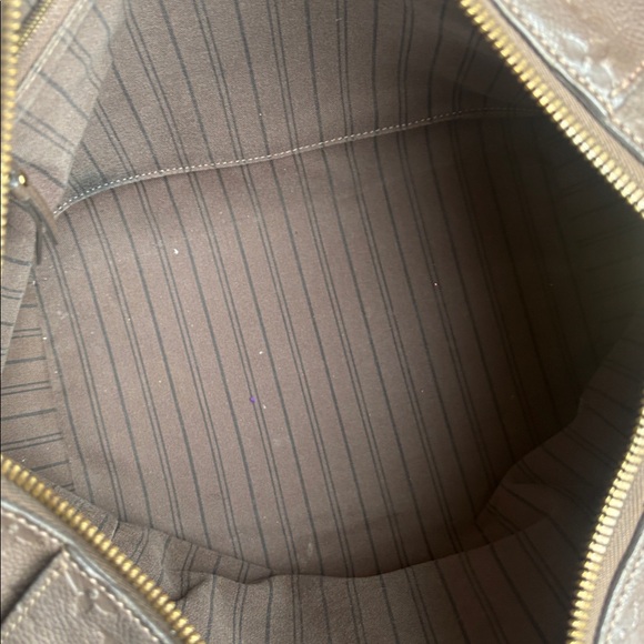 Louis Vuitton - Picture 9 of 9